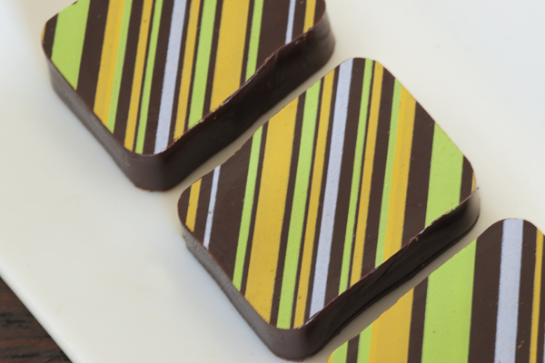Passion Fruit 100% real passion fruit combined with chocolate for a clean, tangy, juicy and exotic taste. Tastes just like eating a fresh passion fruit, with chocolate for double the pleasure. Passion Fruit 100% real passion fruit combined with chocolate for a clean, tangy, juicy and exotic taste. Tastes just like eating a fresh passion fruit, with chocolate for double the pleasure.